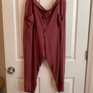 Fabletics Lounge Cropped Pants - Mauve 1X